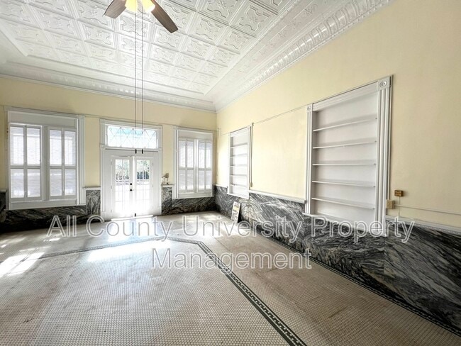 Building Photo - 112 NE 1st St