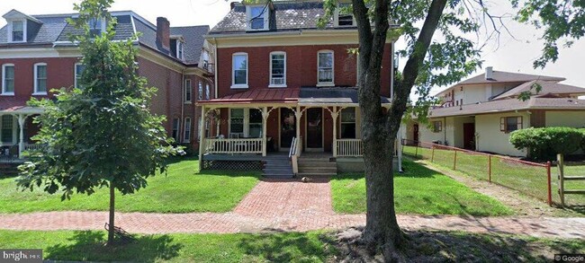 Building Photo - 430 S Walnut St