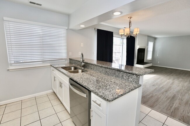 Building Photo - Ready 03-06-26! 2 Primary Suites! Near Little Creek, Dam Neck & Oceana Bases!