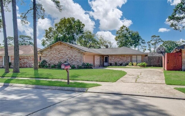 Building Photo - 3605 Kingsway Dr