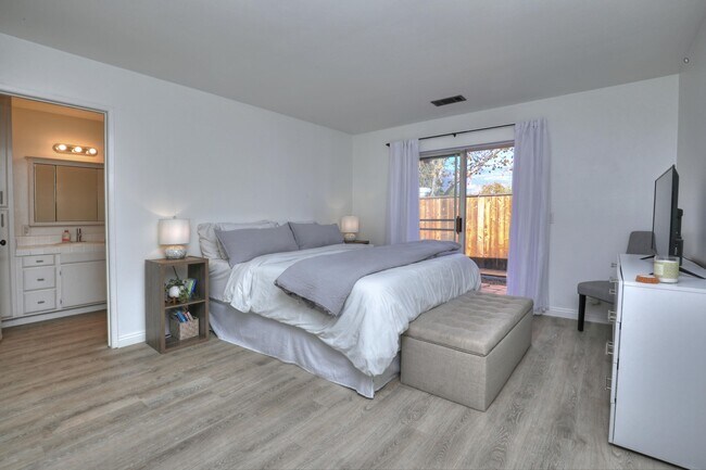 Building Photo - 6002 Berkeley Rd