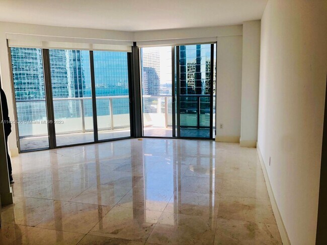 Building Photo - 1300 Brickell Bay Dr