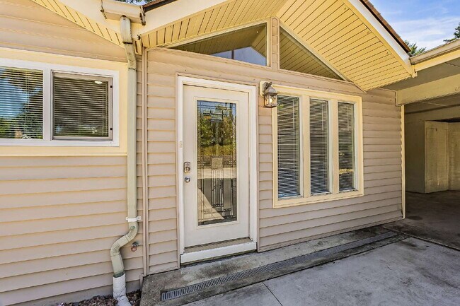 Building Photo - NOT SHOWING THIS PROPERTY AT THIS TIME>  W...