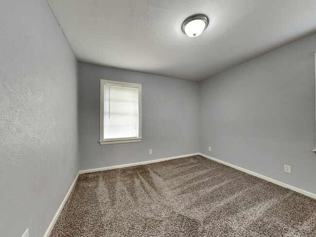 Building Photo - Heart of Garland Dream Home!