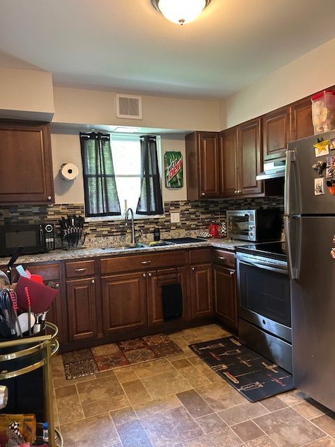 Building Photo - Adorable 2 bedroom House on Quite Street in Roselawn