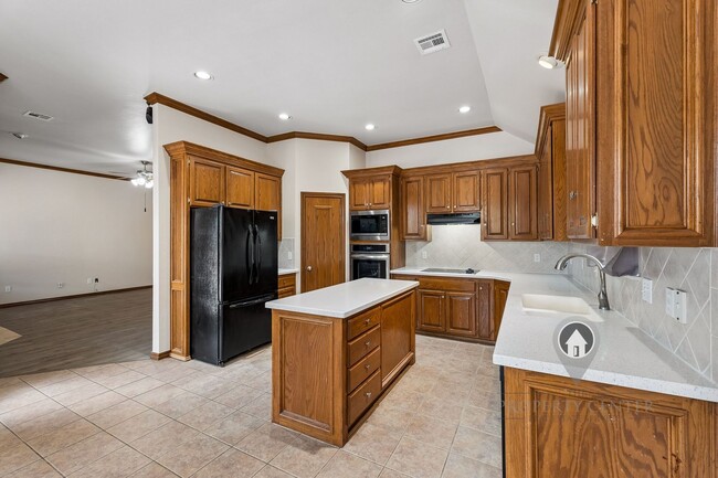 Building Photo - 716 Tuscany Way