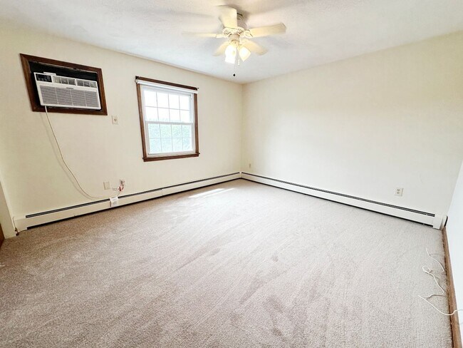 Building Photo - Holden: 2 Bed 1 Bath, Heat & Hot Water Inc...