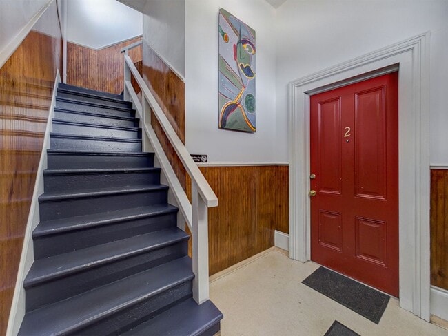 Building Photo - L 597