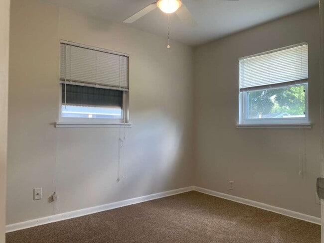 Building Photo - Updated 2 Bedroom 1 Bath in Central Gulfport