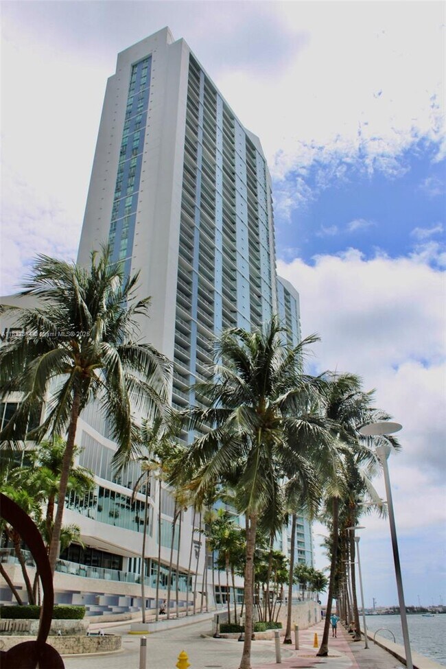 Building Photo - 325 S Biscayne Blvd