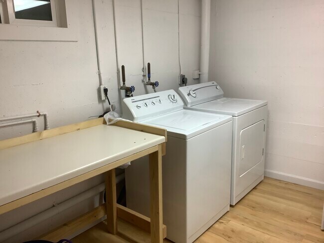 Building Photo - 1209 E Harney St