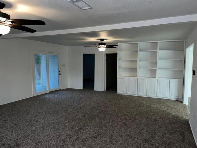 Building Photo - 1710 Western Park Dr