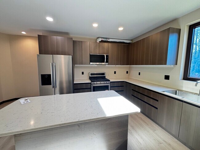 Building Photo - 751 Spire Bnd