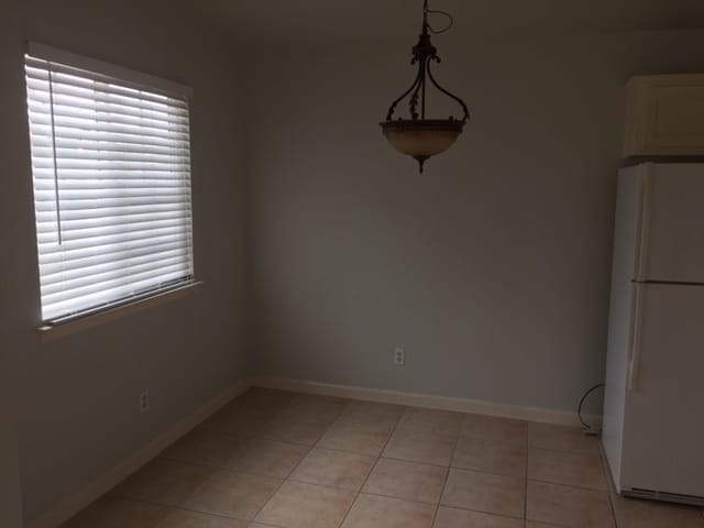 Building Photo - Cozy Studio