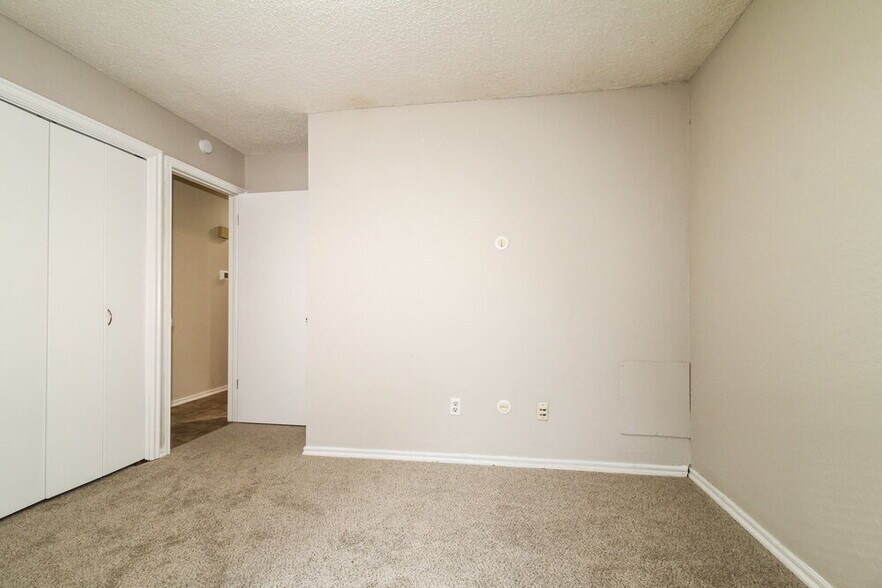 Building Photo - 829 Turtle Creek Rd