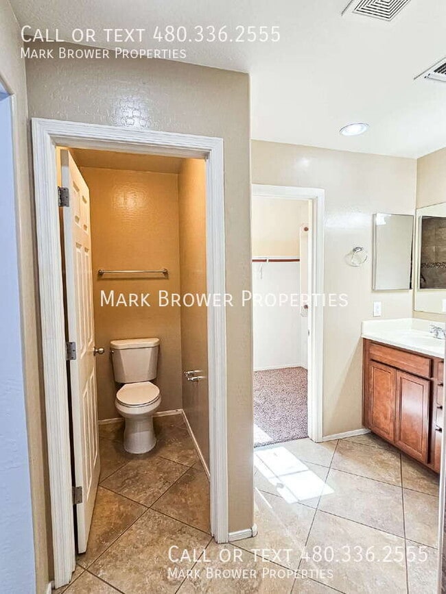 Building Photo - 8964 W Northview Ave