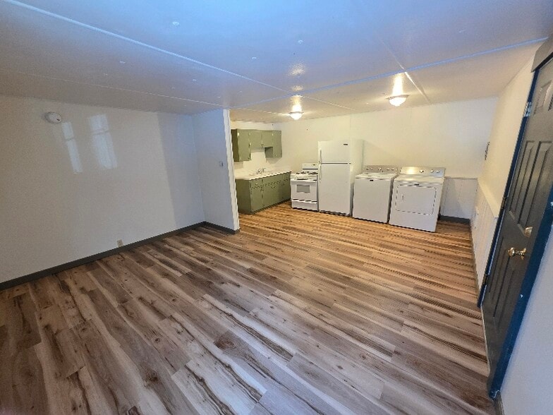 Building Photo - 6137 Memorial Dr