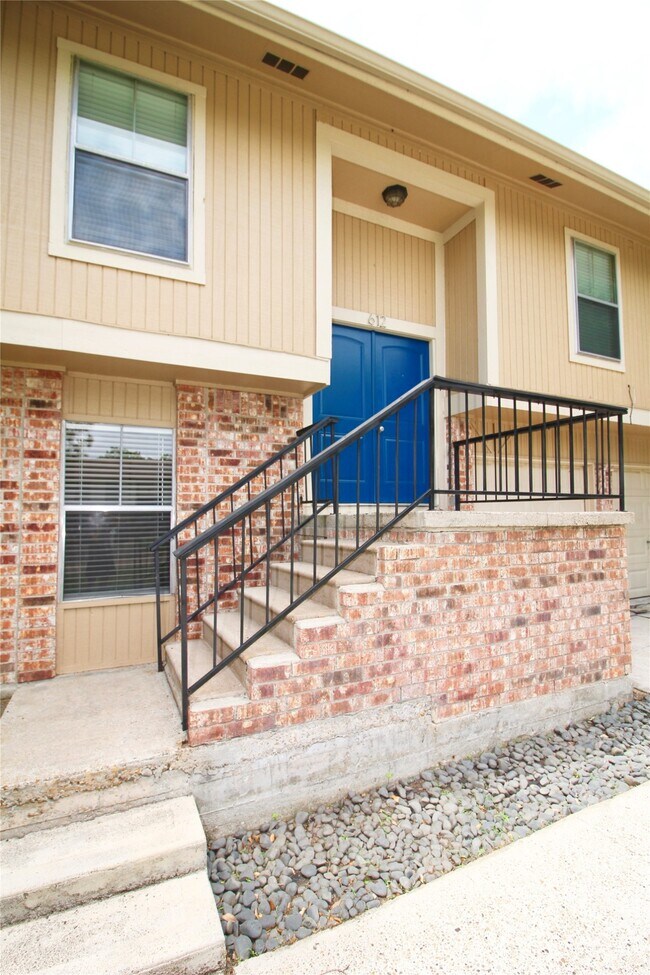 Building Photo - 612 E Castle Harbour Dr