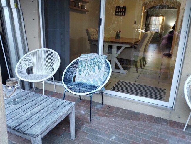 Building Photo - 2888 Hidden Hills Rd