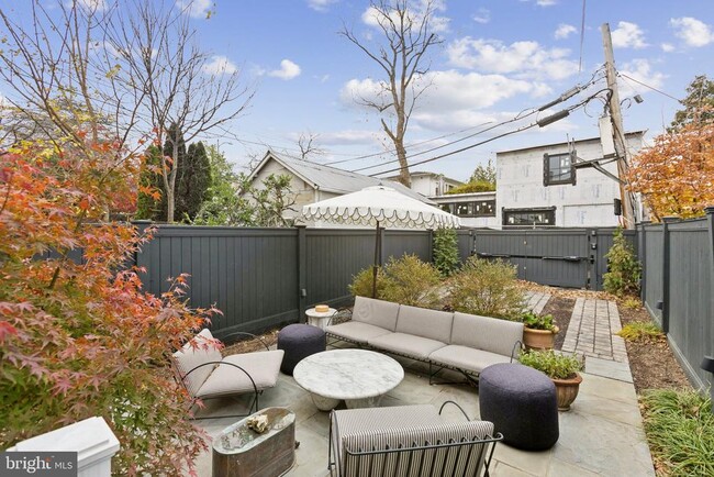 Building Photo - 1724 34th St NW