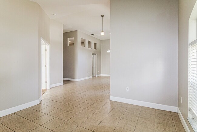 Building Photo - 5235 Greystone Dr