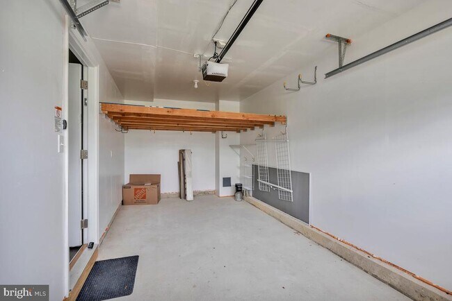 Building Photo - 411 Sammy St