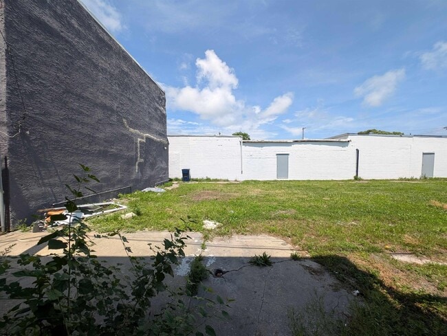 Building Photo - 721 Drexel Ave