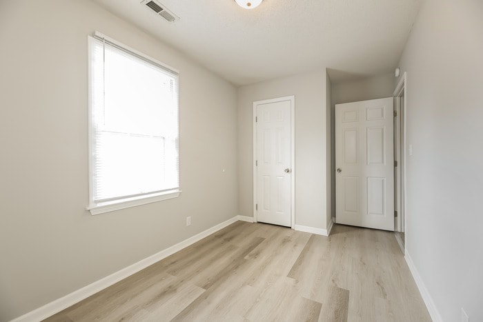 Building Photo - 602 Creek Dr