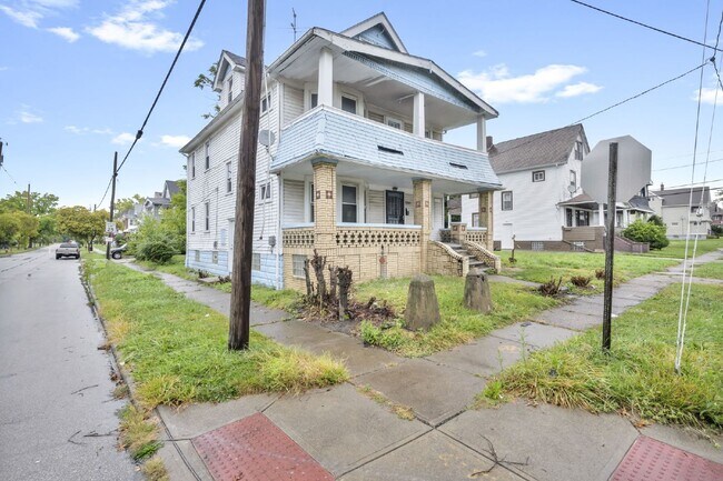 Building Photo - Newly renovated 4 bedroom HALF OFF MAY RENT