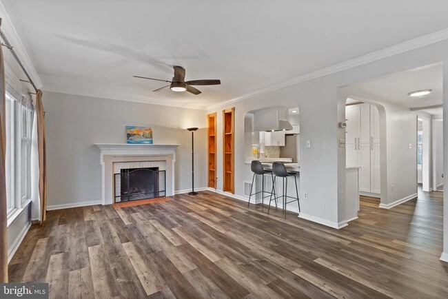 Building Photo - 6800 Melrose Dr