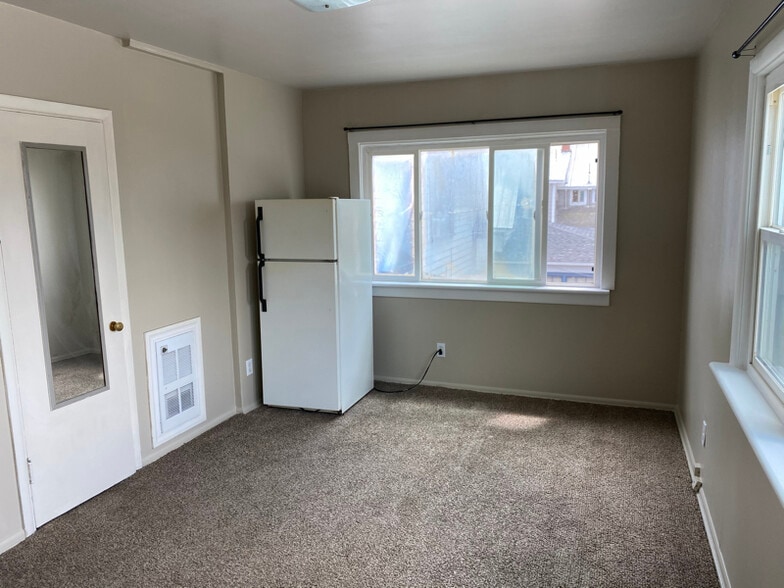 Building Photo - 1311 N Madison St