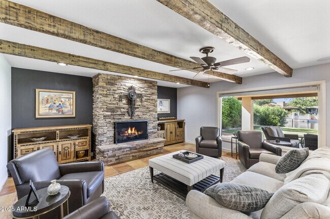 Building Photo - 7620 E Vía Del Placito