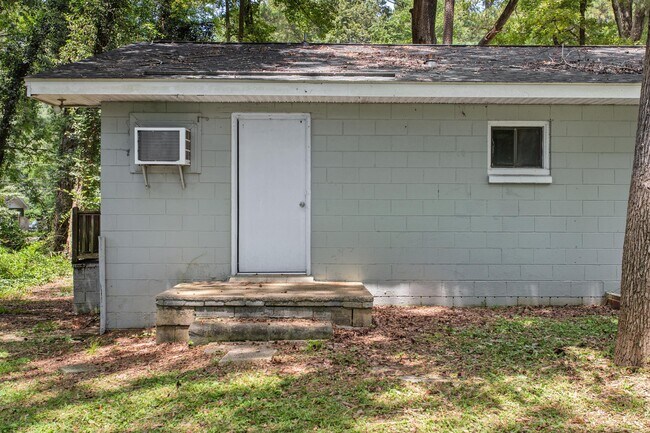 Building Photo - 719 Woodland Rd
