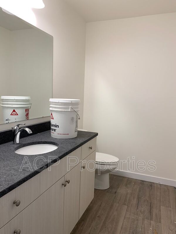 Building Photo - 2285 Brome St