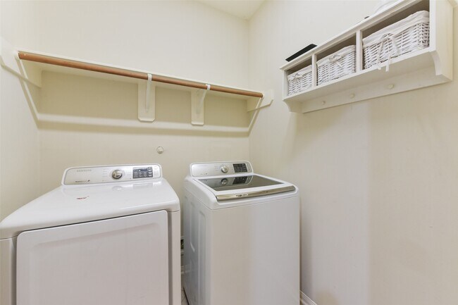 Building Photo - 18111 Blues Point Dr