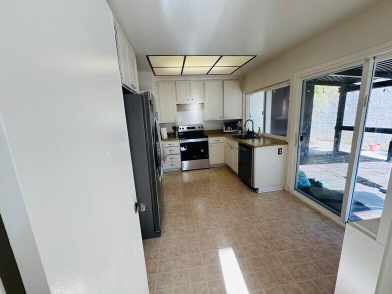 Building Photo - 7185 Via Colina