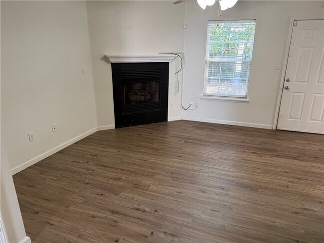Building Photo - 2301 Skyler Dr