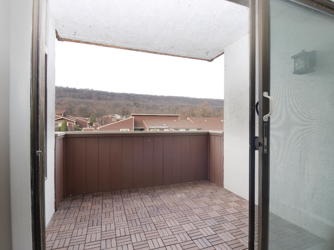 Building Photo - 810 Charlotte Way