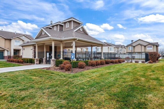 Building Photo - 452 N Kent Ln