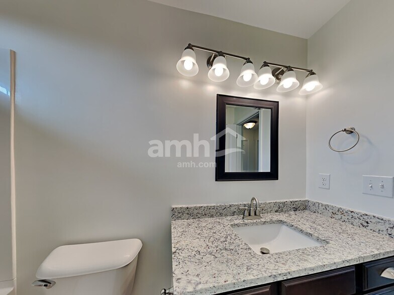 Building Photo - 455 Sunbury Dr