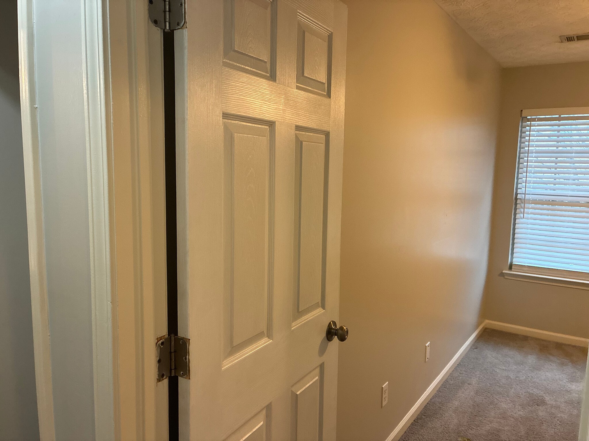 Building Photo - Room in Townhome on Stone Gate Way