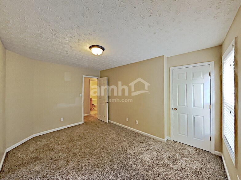 Building Photo - 292 Ridgestone Way SW