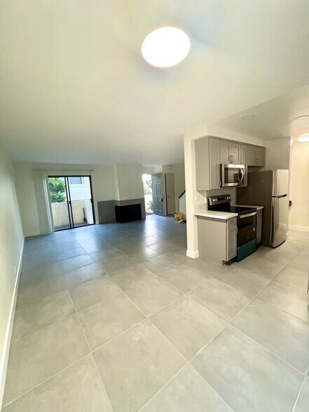Building Photo - 6665 Canyon Rim Row
