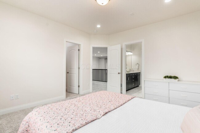 Building Photo - 5962 Laurel Ln