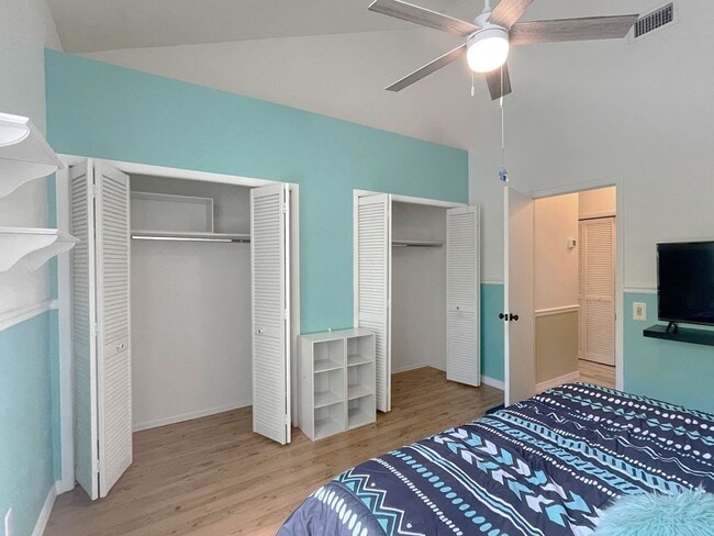 Building Photo - 2/2 Winterset FULLY FURNISHED Townhome!