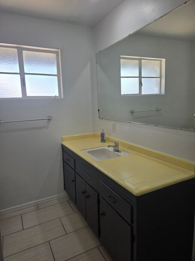 Building Photo - Cozy 3 bed, 2 bath home in Phoenix, No HOA!