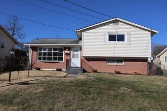 Building Photo - Renovated 3BR 2BA Rockville Split-Level with Huge Fenced Yard Available early August