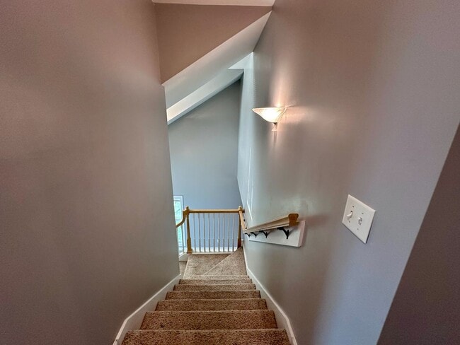 Building Photo - Available NOW -104 Planters Court