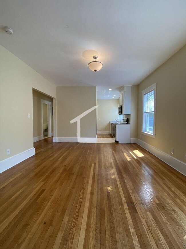 Building Photo - RENOVATED 4 BED IN BROOKLINE!!!! 2 BATHS!!!!