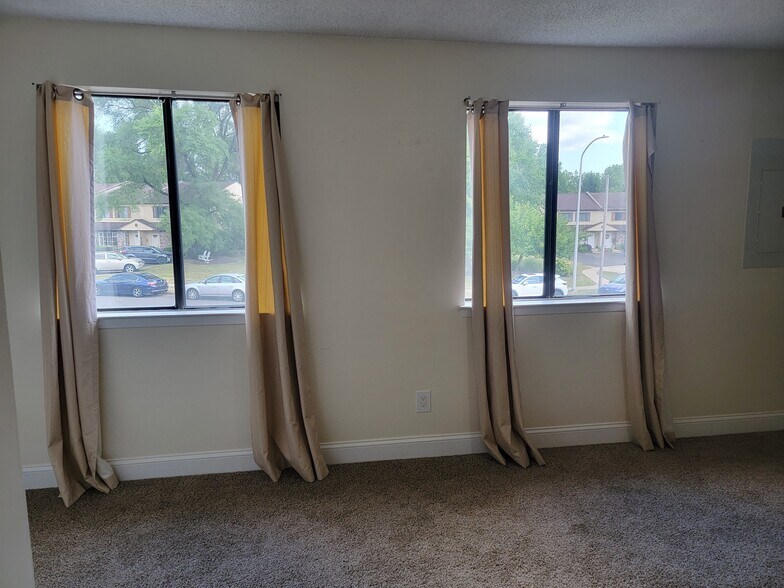 Building Photo - 2047 Jason Dr